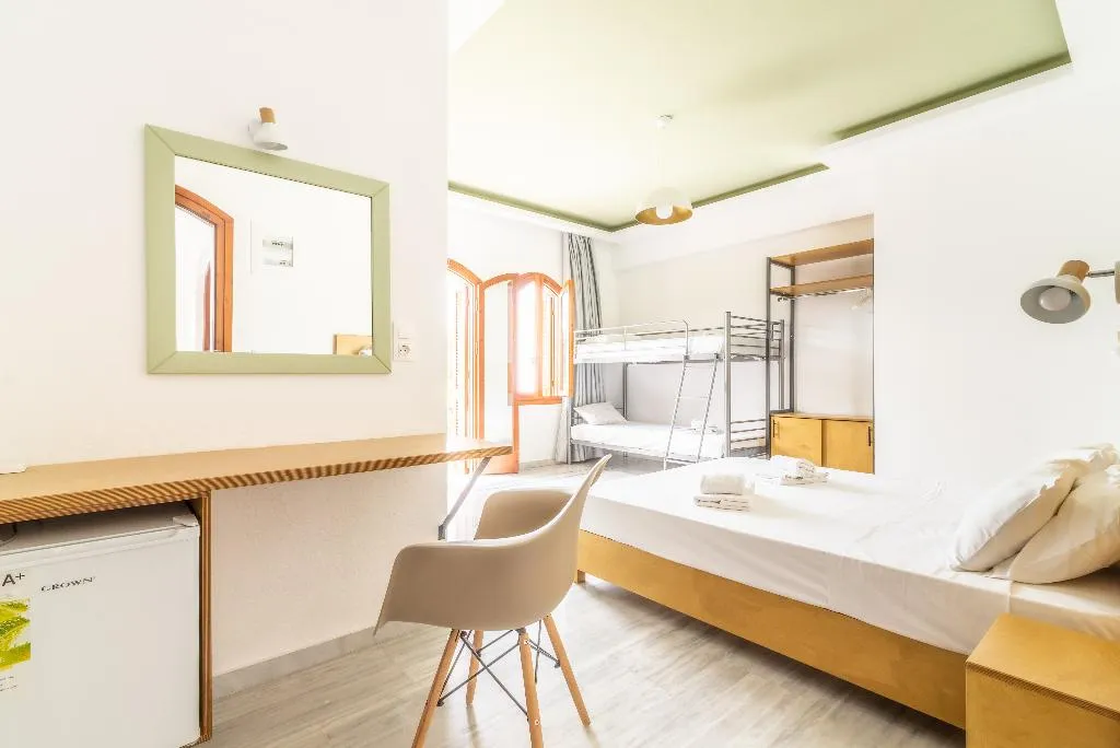 QUADRUPLE ONE BEDROOM ONE BATHROOM Room, Prince Of Lillies, Crete