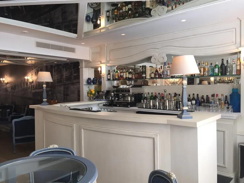Bar, Osborne Hotel, Malta