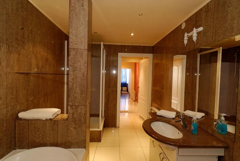 APARTMENT CAPACITY 4 ONE BEDROOM Room, P&J Tourist Apartments, Krakow