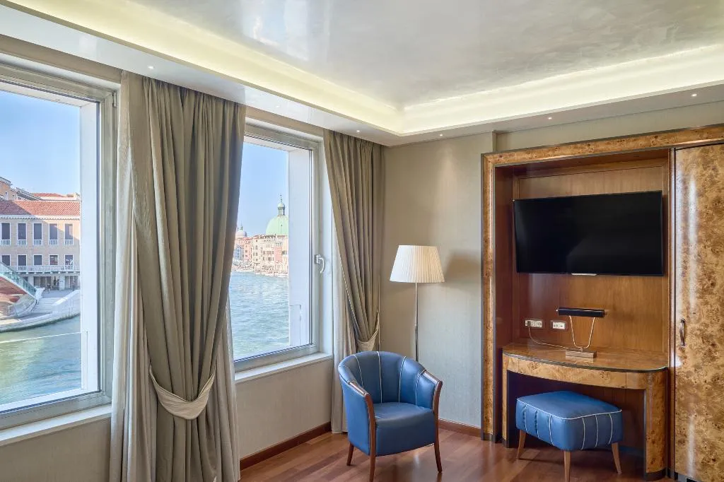 TWIN DELUXE CANAL VIEW Room, Santa Chiara, Venice