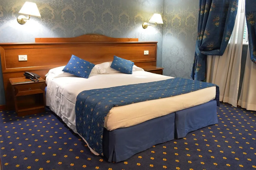 TRIPLE SUPERIOR Room, Hotel Montecarlo, Rome