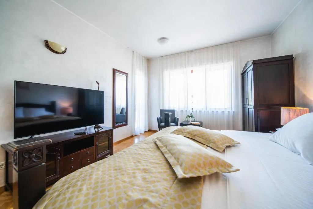 VILLA FIVE BEDROOMS Room, Villa Franica, Dubrovnik