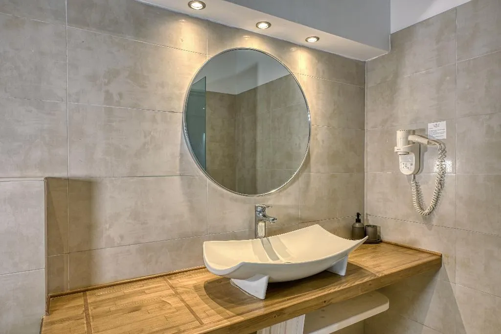 SUITE WITH JACUZZI Room, splendour hotel and suites, Santorini