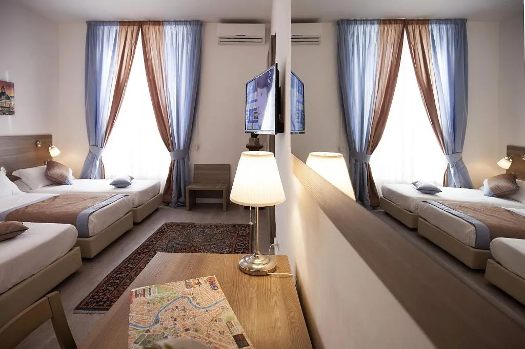 Room, Roman Holidays Cuore Dell Impero, Naples