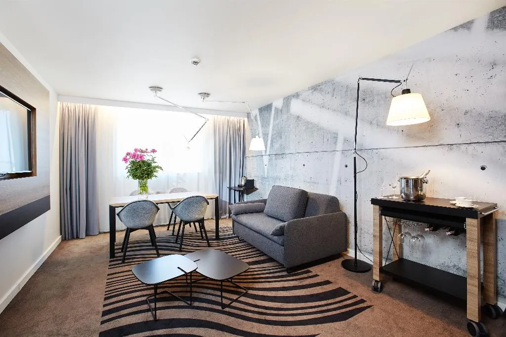 SUITE WITH KITCHENETTE Room, Novotel Krakow City West, Krakow