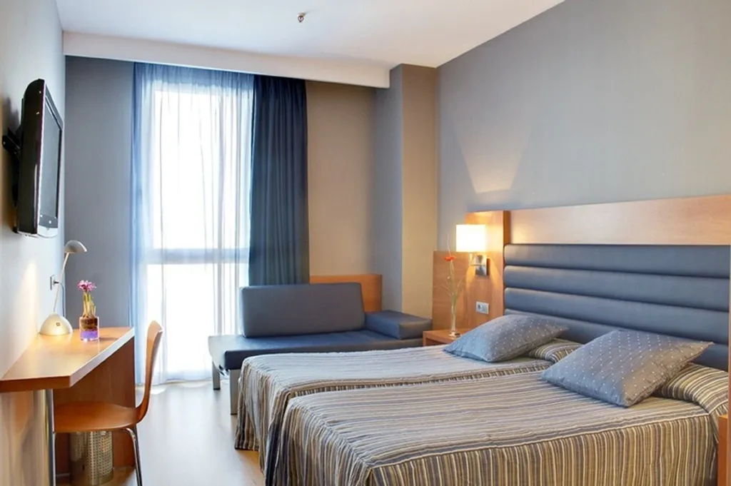 TRIPLE STANDARD Room, Barcelona Century Hotel, Barcelona