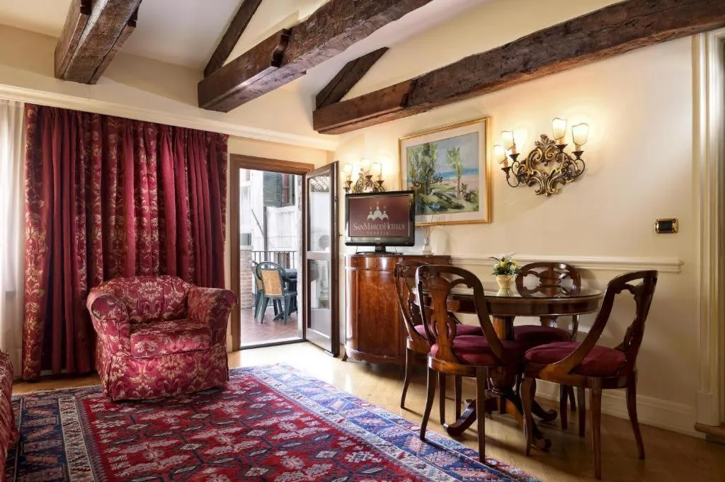 APARTMENT DELUXE CAPACITY 4 Room, Torre dell’Orologio Signature Residence, Venice