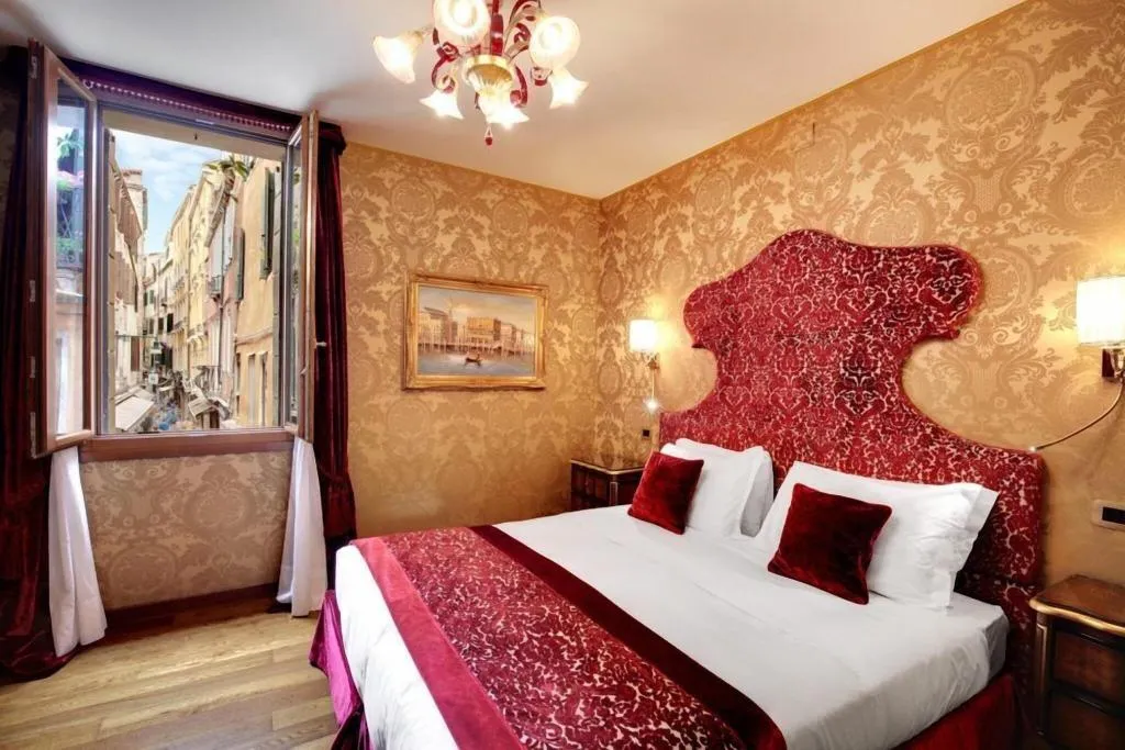 Room RUN OF HOUSE Room, Casanova, Venice