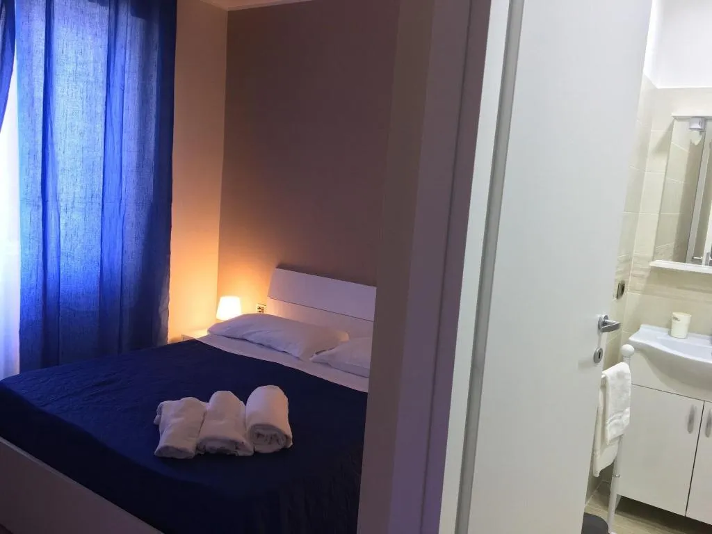 Room, B B Metropolitan, Naples
