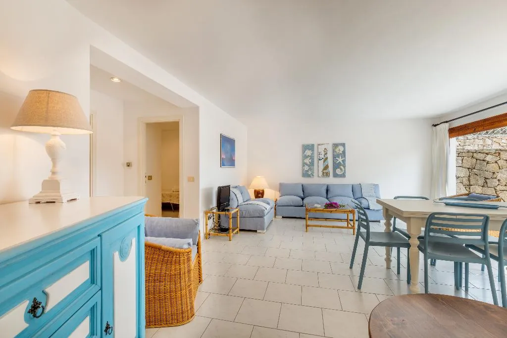 APARTMENT CAPACITY 5 Room, Residence Pineta Uno, Olbia