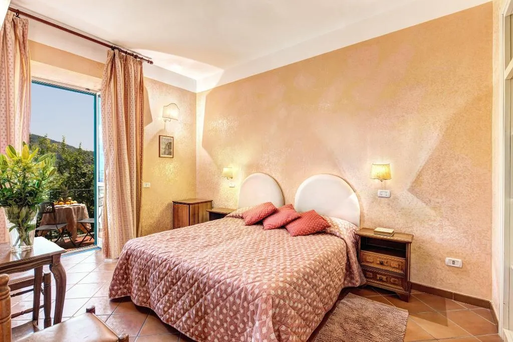 Room, Grand Hotel Hermitage & Villa Romita, Naples