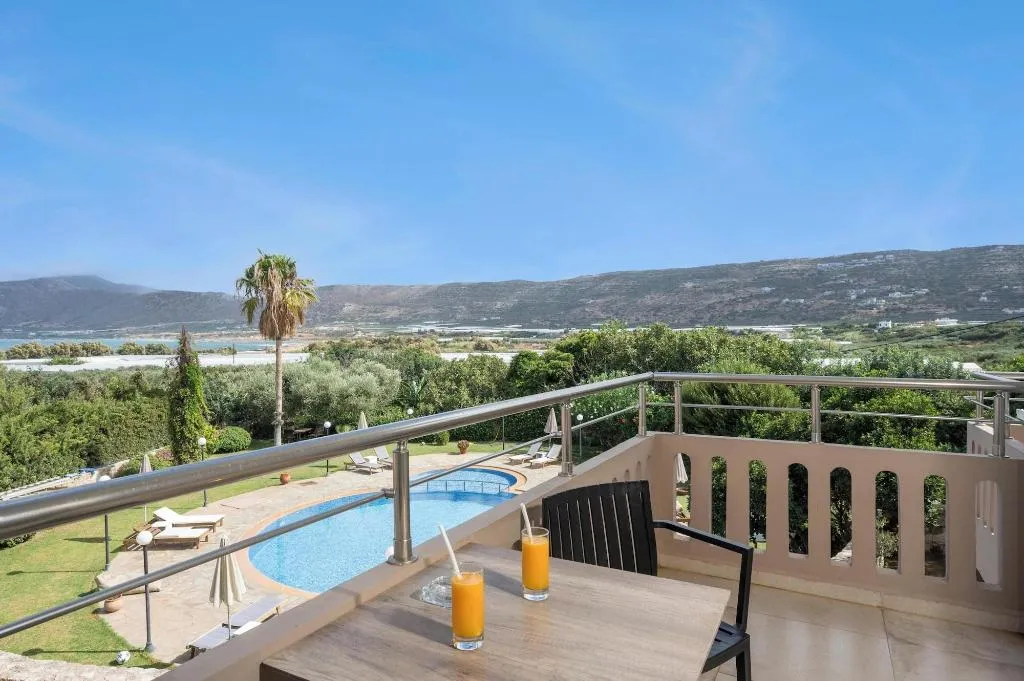 Room, Petritos Rooms And Studios, Crete