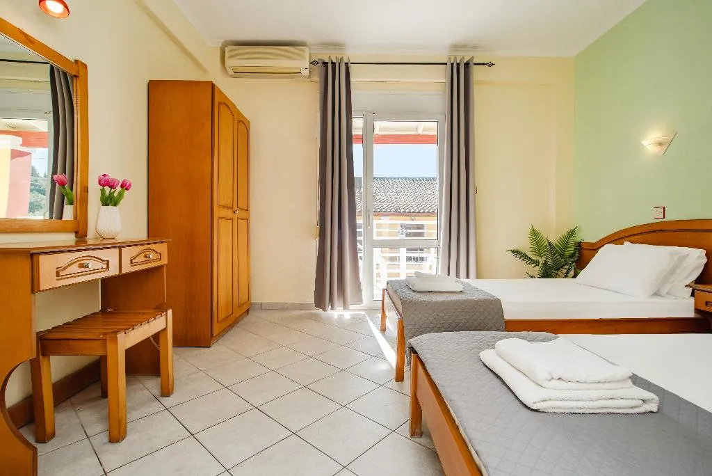 TWIN BASIC Room, Solena Studios Kavos, Corfu