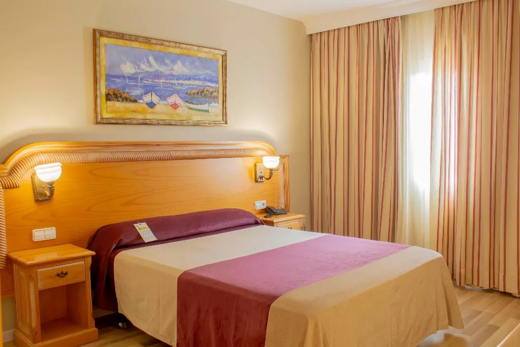 Room, Peniscola Plaza Suites, Valencia
