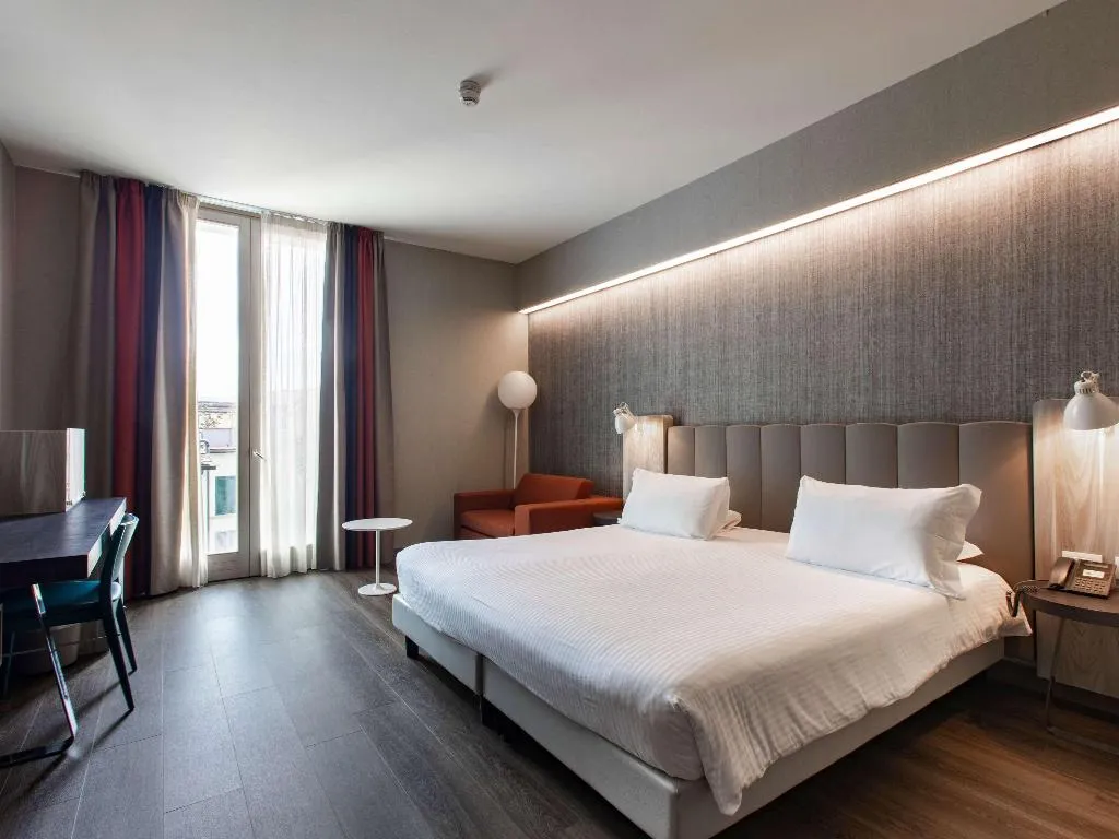 DOUBLE SUPERIOR KING BED Room, Mercure Firenze Centro, Florence