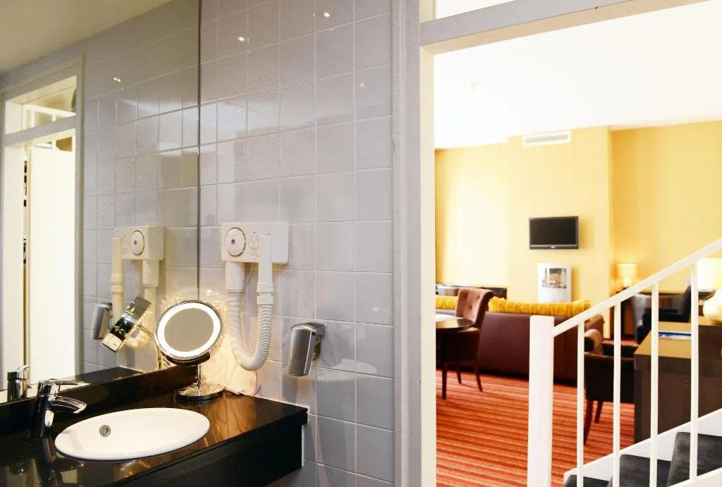 JUNIOR SUITE WITH DOUBLE BED Room, Amrâth Grand Hotel de lEmpereur, Amsterdam