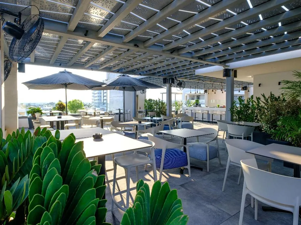Bar, Mercure Larnaca Beach Resort, Cyprus