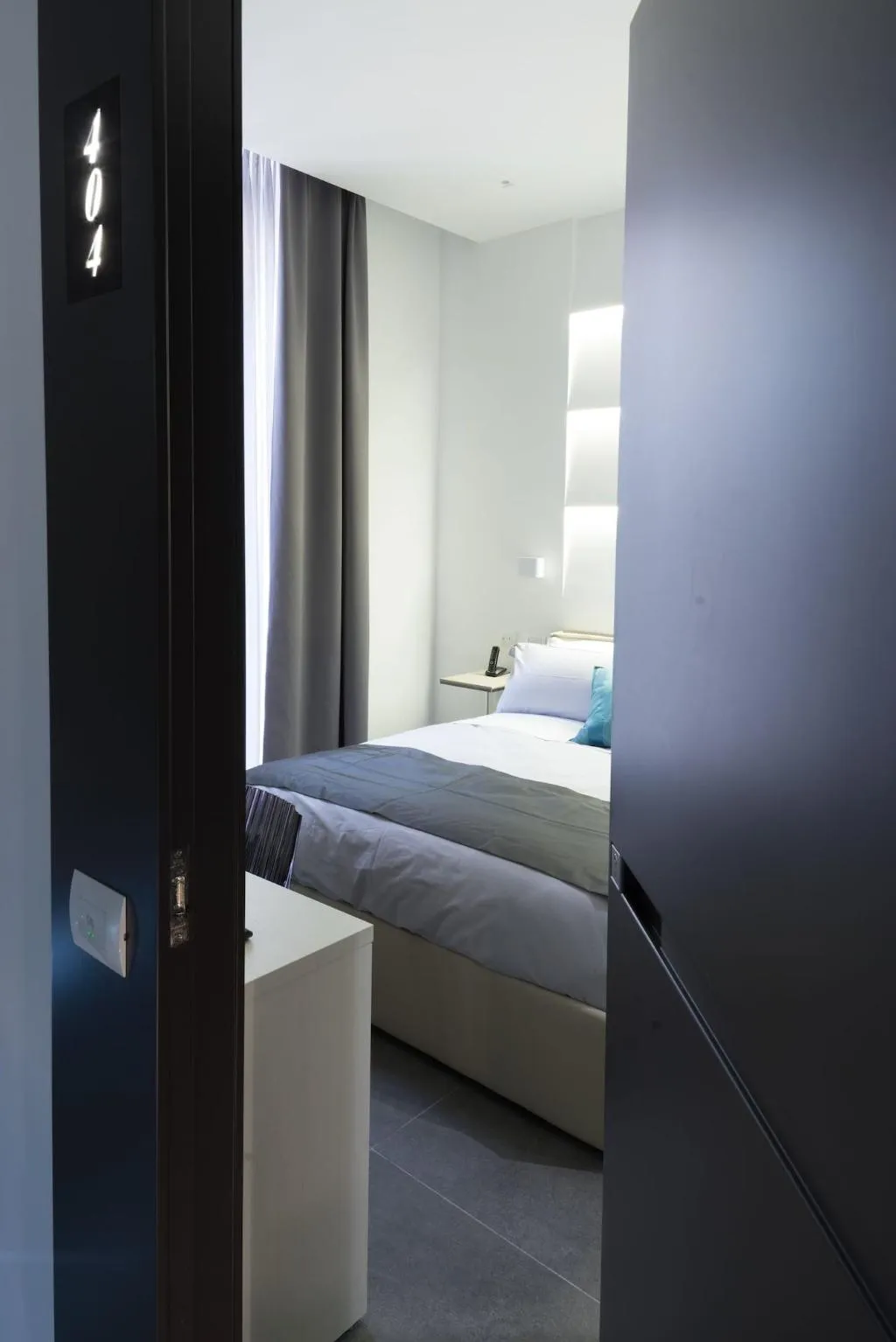 Room, Twice Naples, Naples