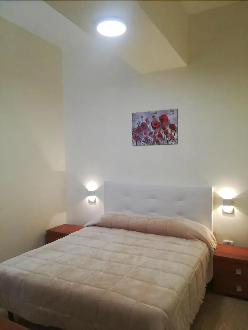Room, Come D'Incanto a Napoli, Naples
