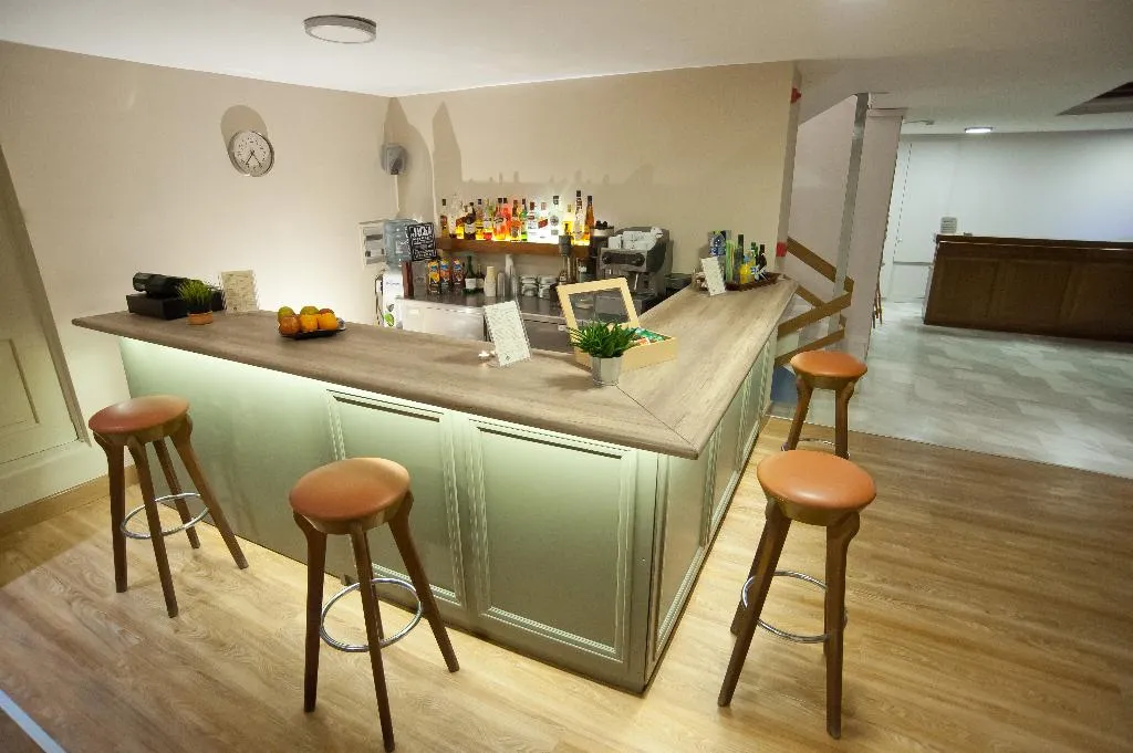 Bar, Fedriades Delphi, Athens