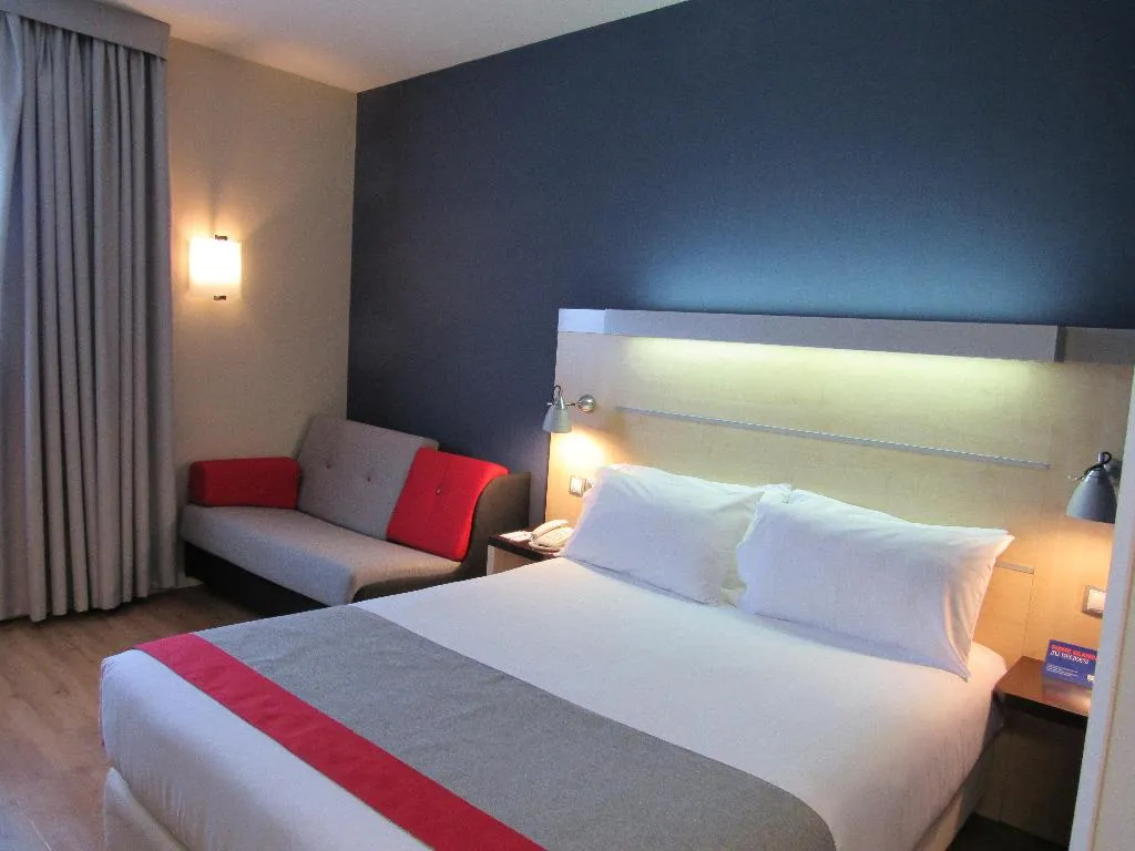 DOUBLE QUEEN SIZE BED Room, Holiday Inn Express Barcelona - Sant Cugat, Barcelona