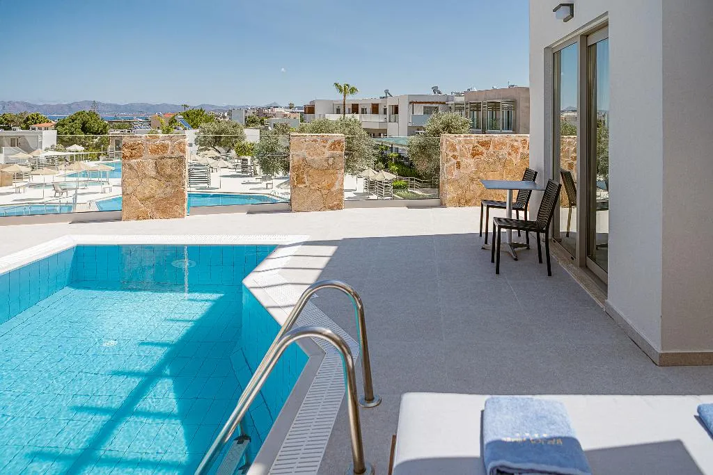 SUITE WITH PRIVATE POOL Room, Sirios Village, Crete