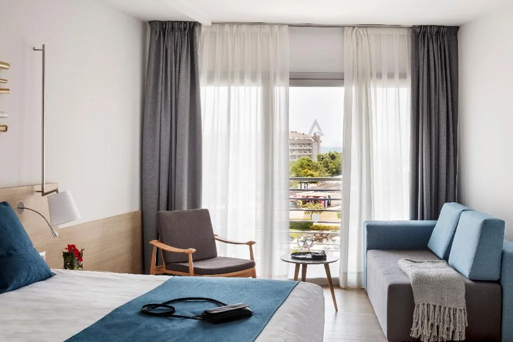 TRIPLE PREMIUM Room, Aqua Hotel Onabrava & Spa****S, Costa Brava