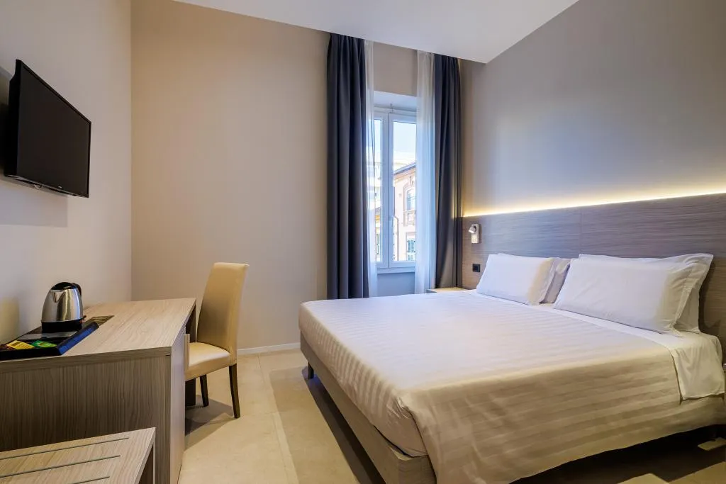 Room, Casa San Giuseppe (Roma San Giovanni), Naples
