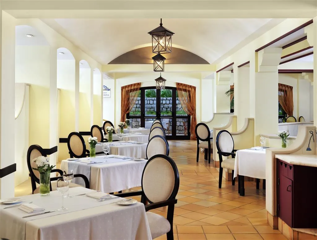 Room, Pine Cliffs Hotel, a Luxury Collection Resort, Algarve