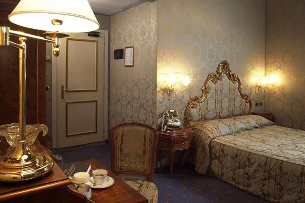 Room, Hotel Al Ponte Antico, Venice