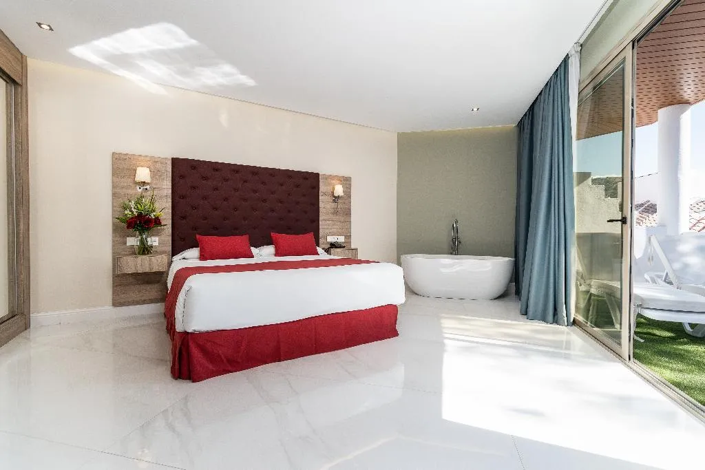 JUNIOR SUITE CAPACITY 3 Room, Los Arcos, Costa Del Sol
