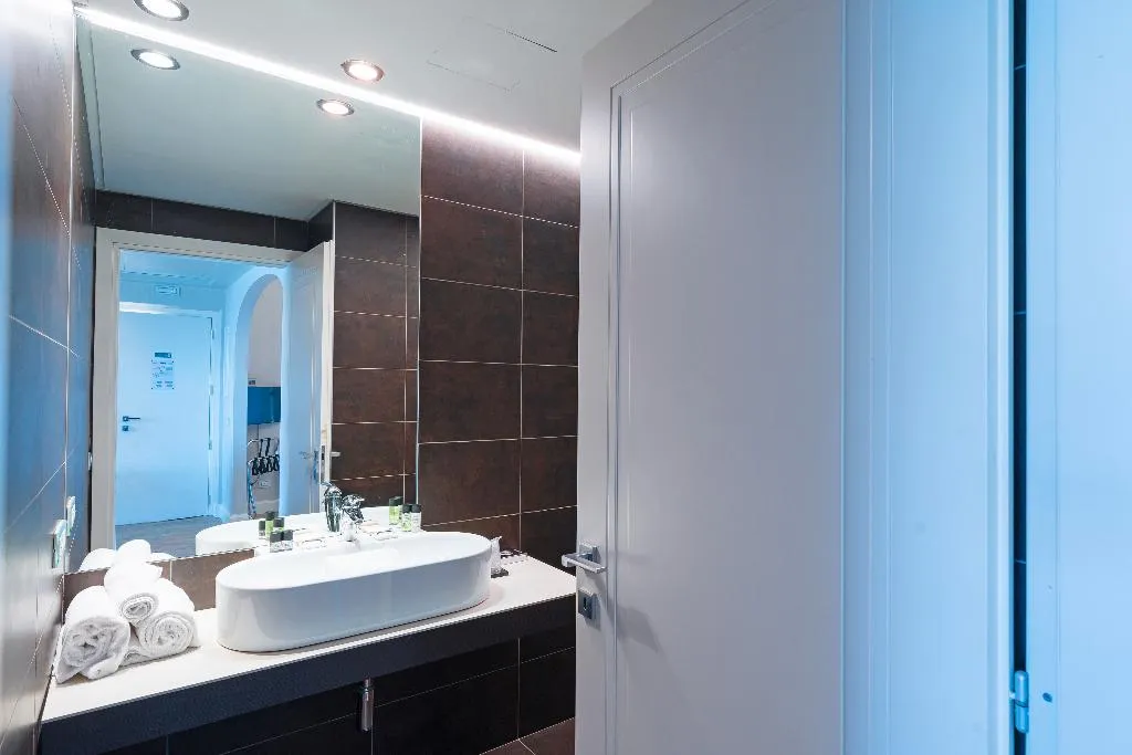 SUITE SUPERIOR LAKE VIEW Room, Hotel Borgo Le Terrazze, Milan
