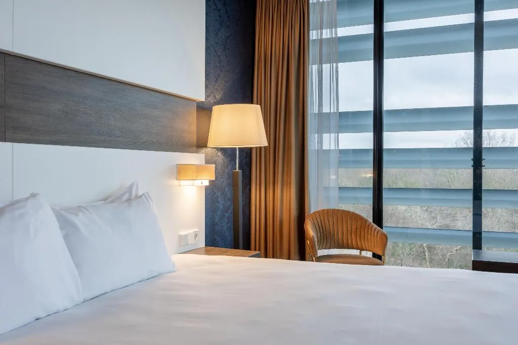 DOUBLE DELUXE Room, Leonardo Royal Hotel Den Haag Promenade, Amsterdam