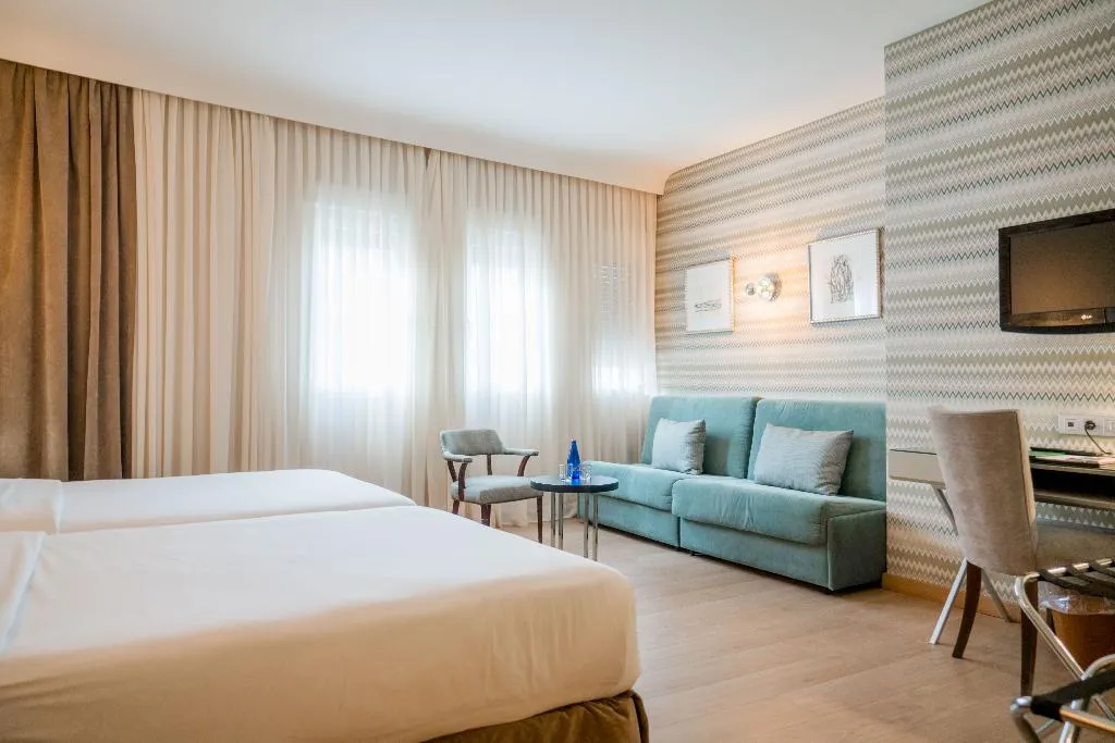 TRIPLE STANDARD Room, Hotel Opera, Madrid