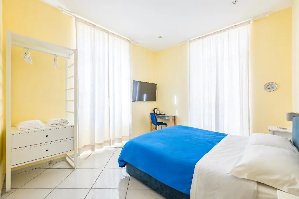 QUADRUPLE CLASSIC Room, La Casa Di Bruno, Naples