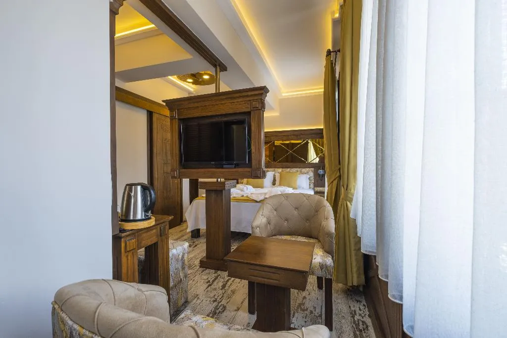Room DELUXE ONE BED Room, Reis Royal Hotel, Dalaman