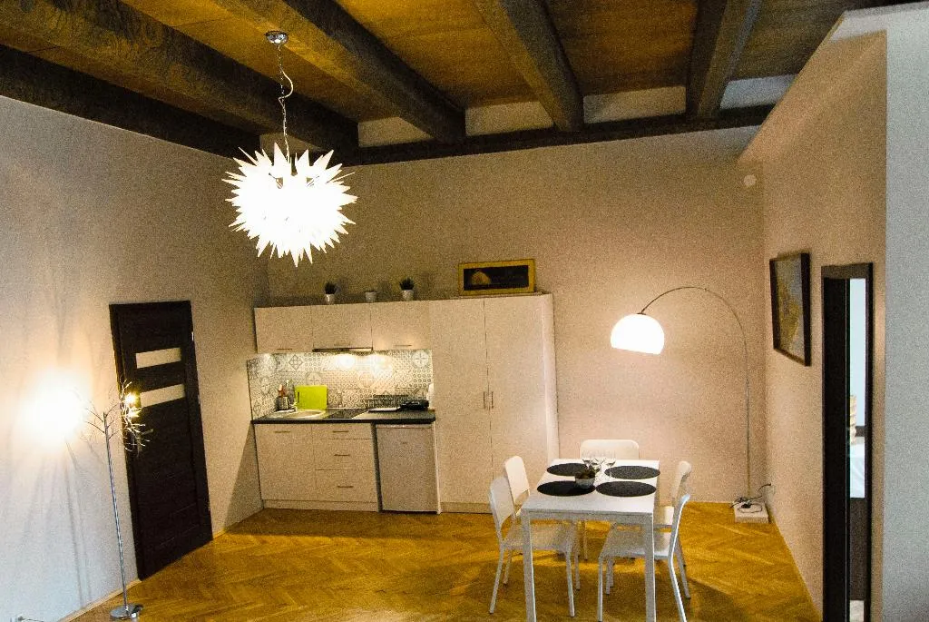 APARTMENT CAPACITY 6 THREE BEDROOM Room, P&J Tourist Apartments, Krakow