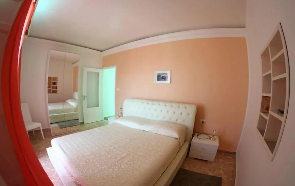 Room, Gualtiero Camere E Suite, Catania