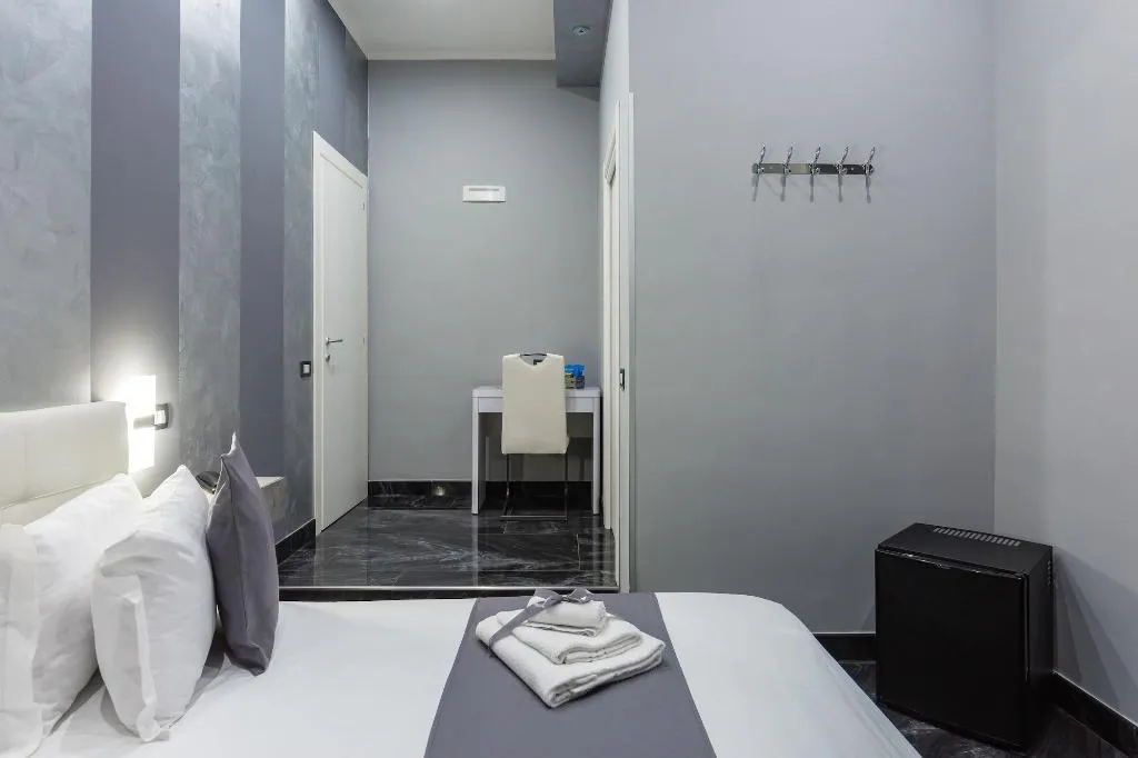 DOUBLE ECONOMY Room, Hotel Palace Napoli, Naples