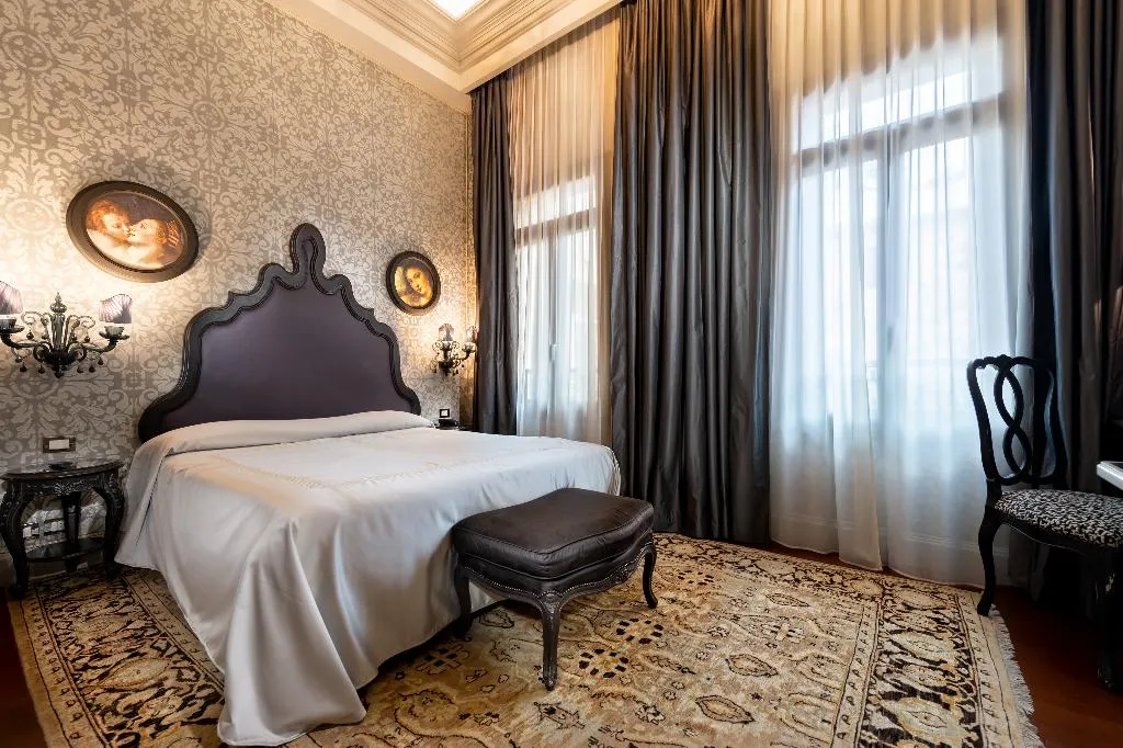 Double or Twin DELUXE Room, Palazzetto Madonna, Venice