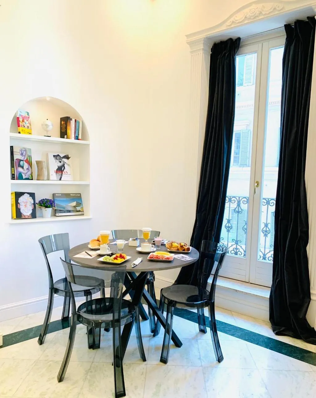 General view, Via Del Corso Home, Rome