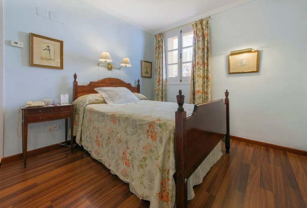 DOUBLE SINGLE USE STANDARD Room, Casas de la Juderia, Seville