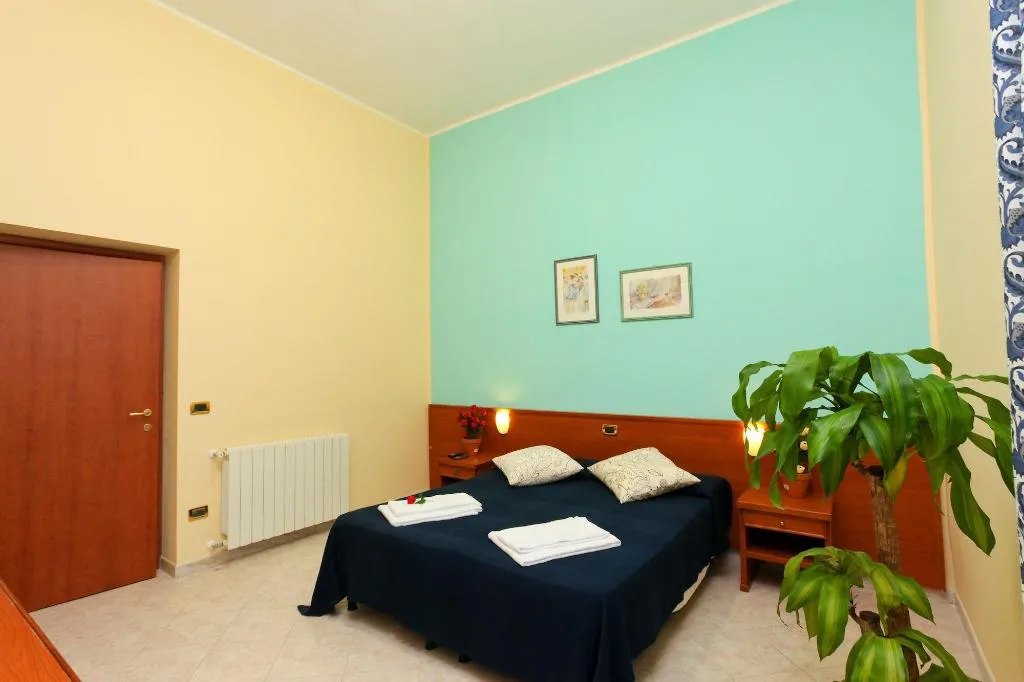 Room, Hotel Pisa, Naples