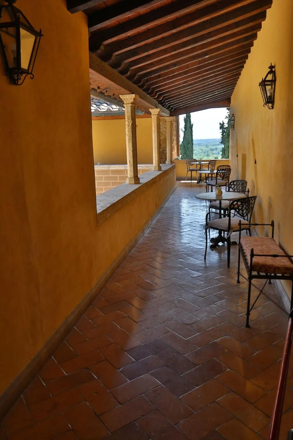 Lobby, La Collegiata, Florence