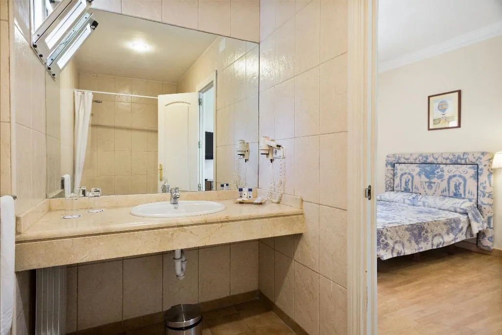DOUBLE SINGLE USE STANDARD Room, Best Osuna Madrid Feria, Madrid