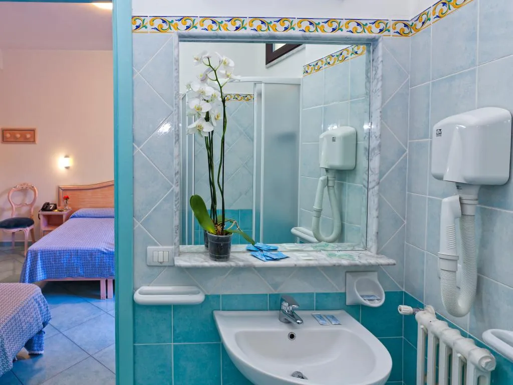 Room, Hotel Cleopatra, Naples