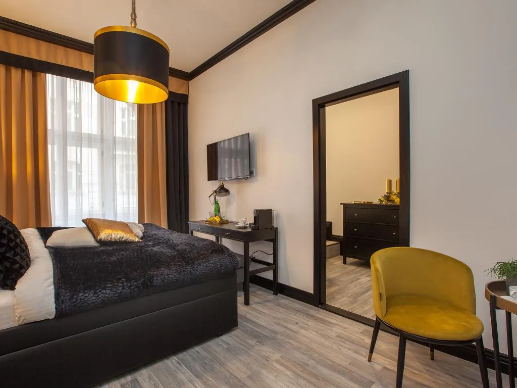 TRIPLE DELUXE Room, Golden Prague Rooms, Prague