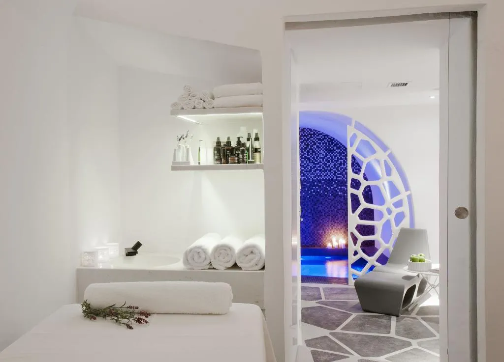 VILLA WITH PRIVATE POOL Room, Grace Hotel Santorini, Santorini