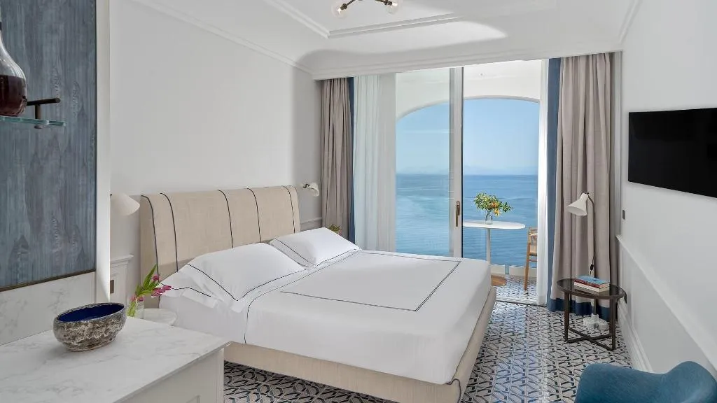 Room, Borgo Santandrea, Naples