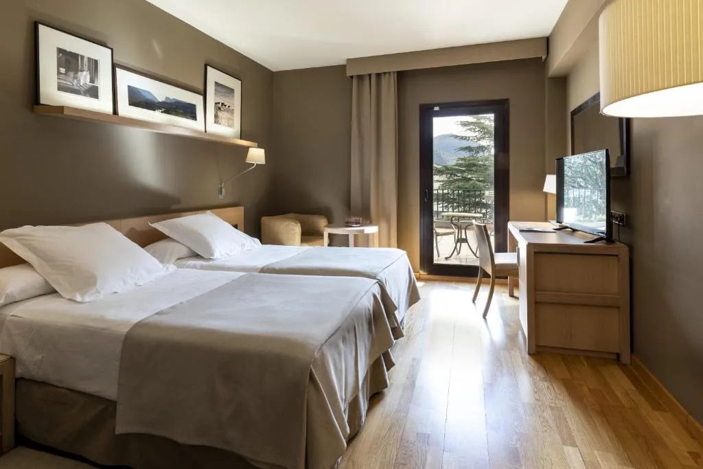 Double or Twin STANDARD Room, Parador de la Seu d'Urgell, Costa Brava